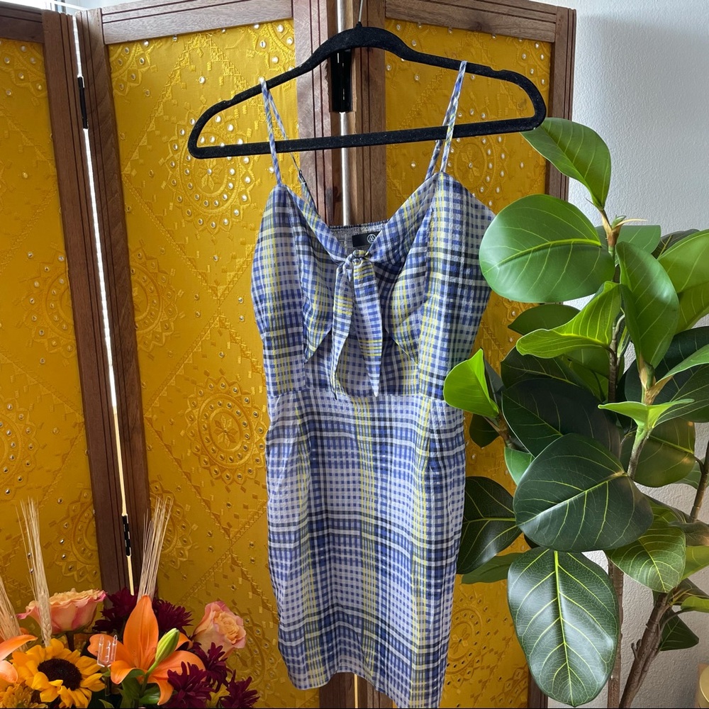 MISSGUIDED plaid tie-front mini dress